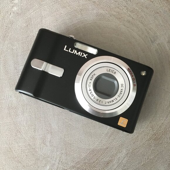 Panasonic LUMIX DMC FX10 6.0MP Digital Camera In Black + Tamrac Case - Picture 7 of 16